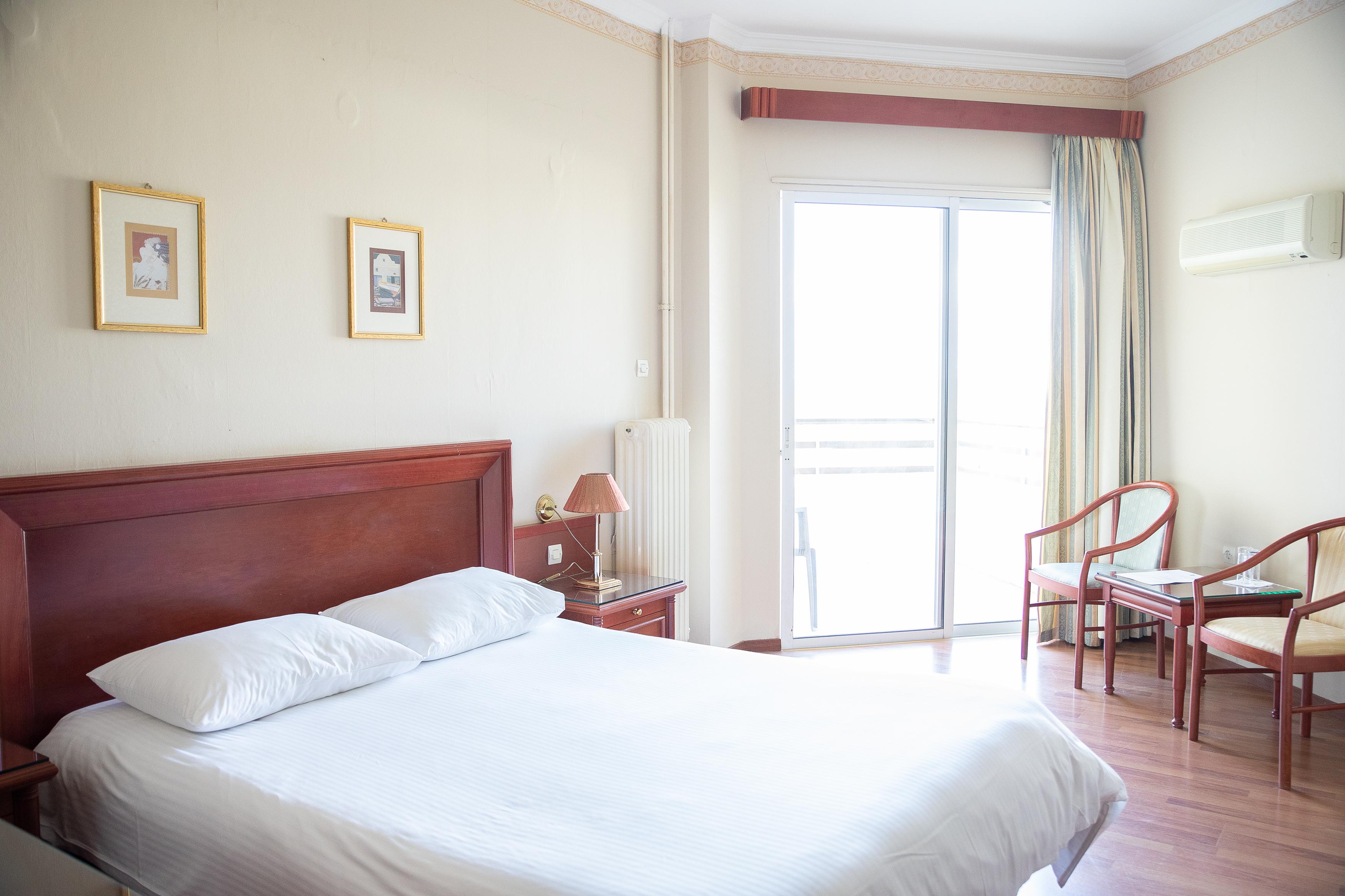 Tzaki Hotel & Restaurant Patras Buitenkant foto
