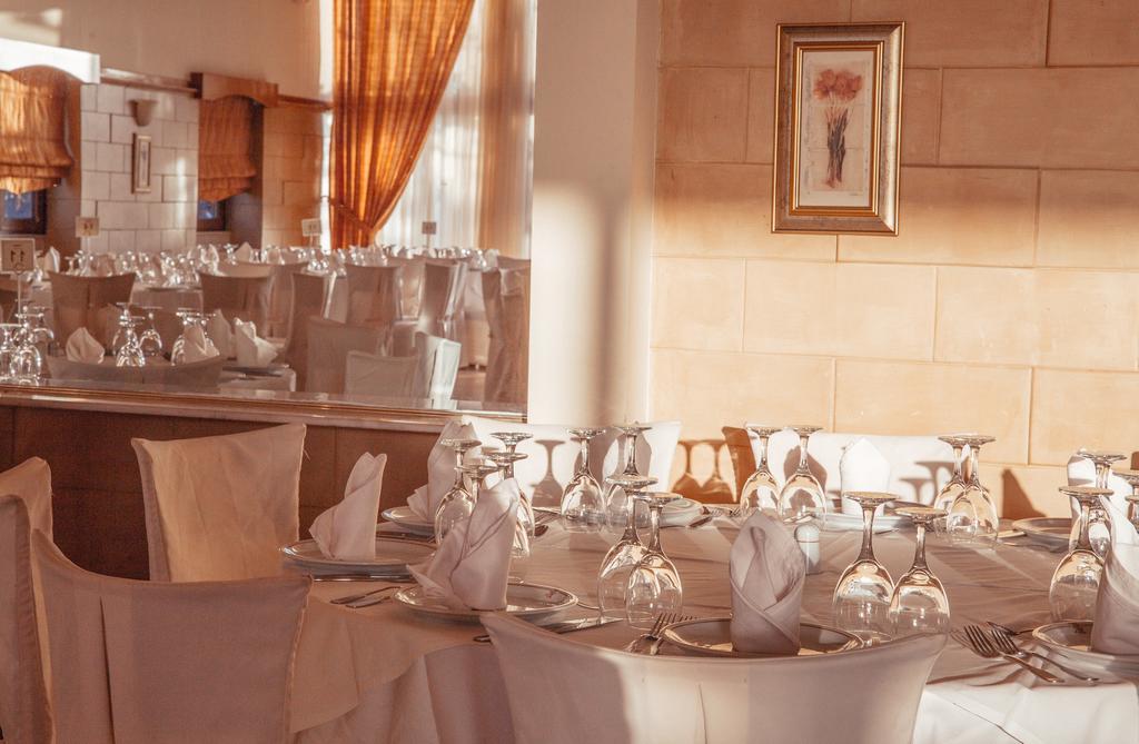 Tzaki Hotel & Restaurant Patras Buitenkant foto